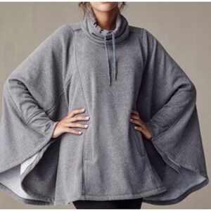 UGG Women's Gray Pichot Fleece Lined Kangaroo Pocket Poncho Cape‎ Size M/L